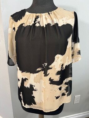 Vince Camuto Black and Cream Abstract Print Short Sleeve Blouse